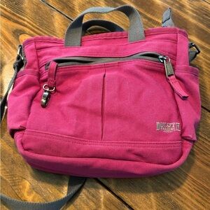 THE ORVIS COMPANY Vintage canvas Crossbody Bag. Raspberry color